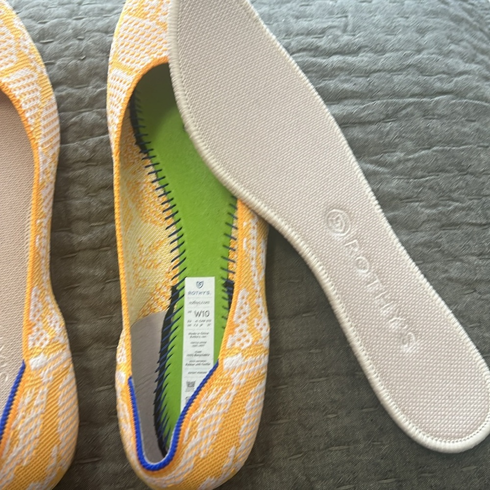 NWOB Rothy's Yellow Sunshine Daisy Print Round Toe Flats - Picture 4 of 7
